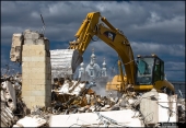 Губернатор Петербурга требует запретить снос зданий в выходные и праздники
